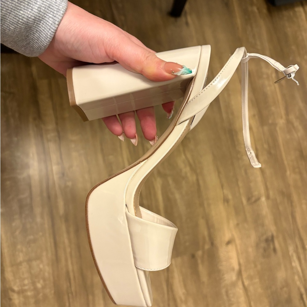 Steve Madden Women's Beige Heels - Picture 3 of 5